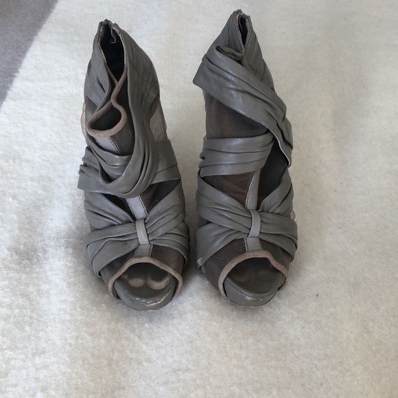 LAMB 6 Grey Stilettos - Picture 3 of 5